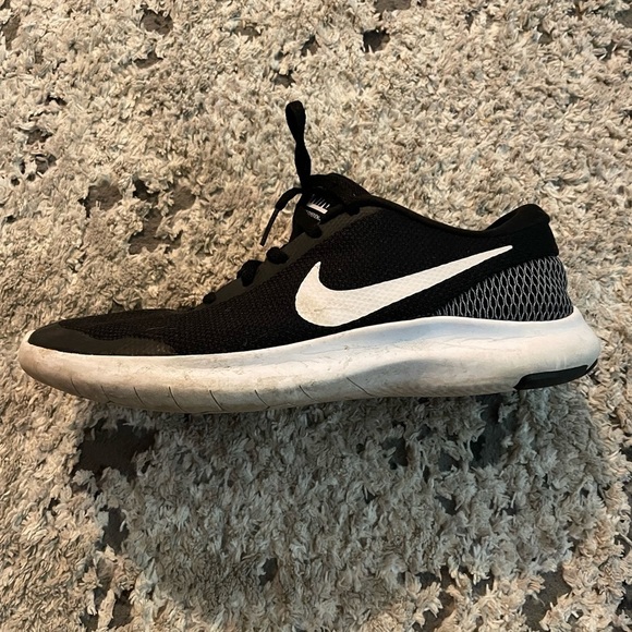 Nike Women’s Flex Experience RN 7 - Picture 2 of 7